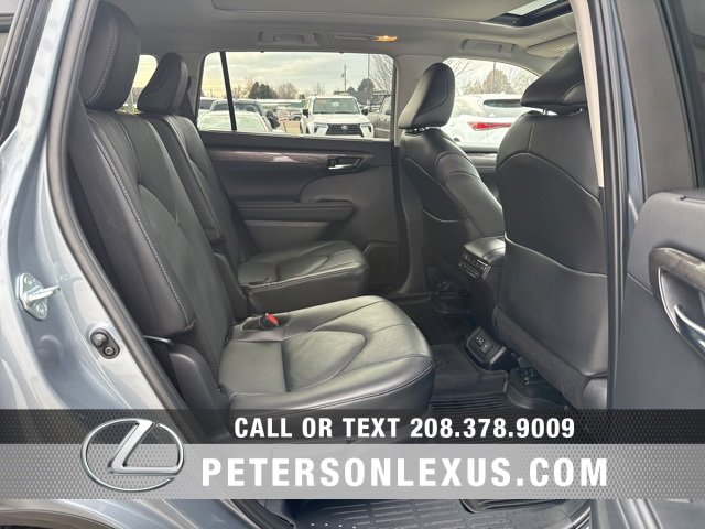 Used 2024 Toyota Highlander Platinum image 19