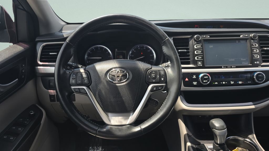 Used 2018 Toyota Highlander Limited AWD/4WD image 12