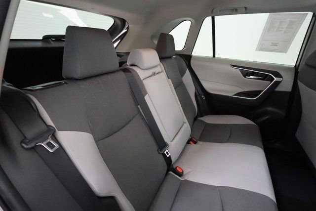 Used 2021 Toyota RAV4 XLE w/ Convenience Package image 18