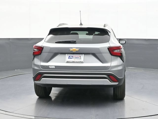 New 2026 Chevrolet Trax LT w/ Driver Confidence Package FWD image 8
