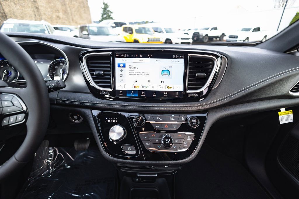 New 2026 Chrysler Pacifica Select w/ S Appearance Package image 28