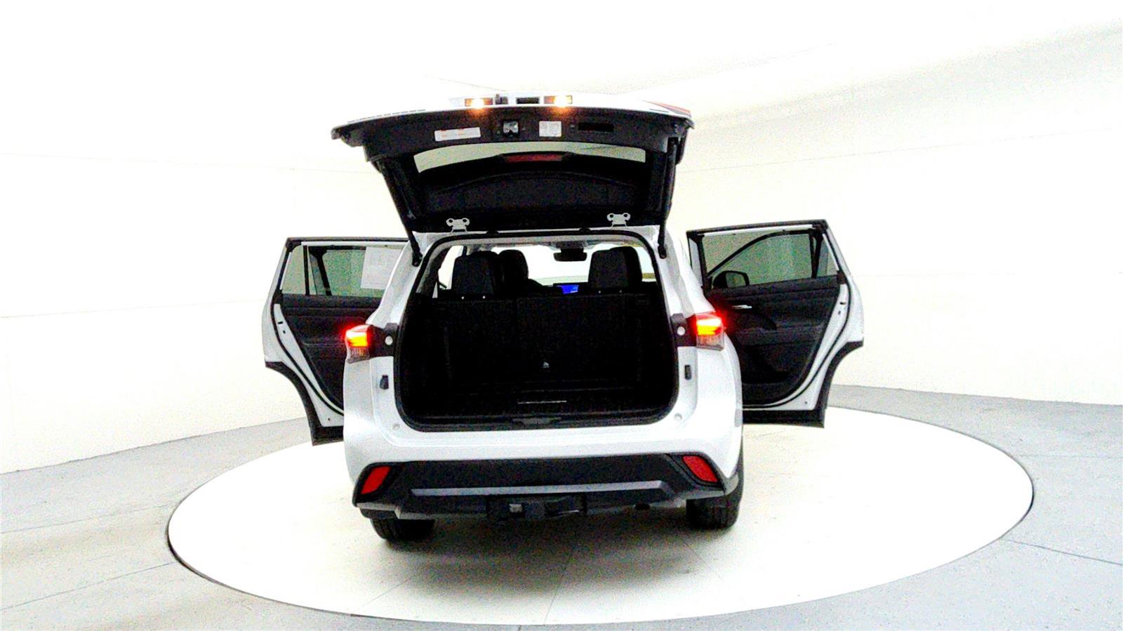 Certified 2024 Toyota Highlander XLE image 11