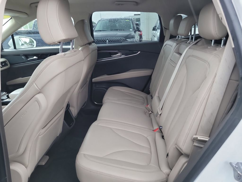 Used 2023 Lincoln Nautilus FWD w/ Premium Package image 11