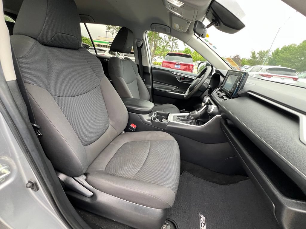 Used 2020 Toyota RAV4 LE FWD image 26