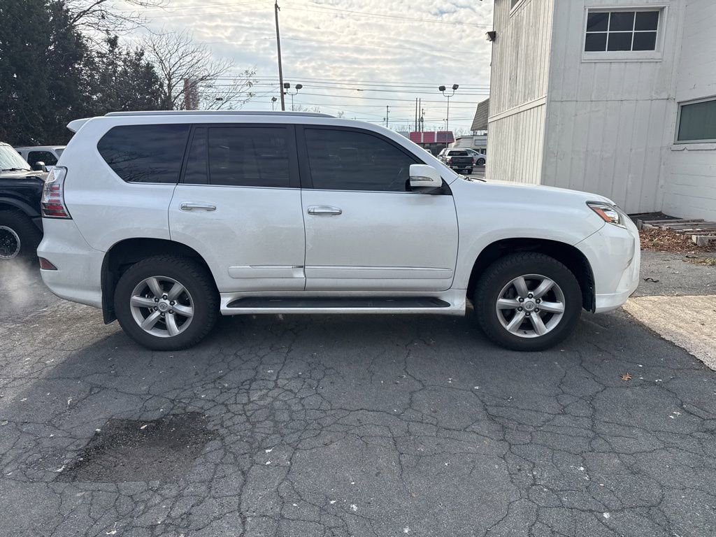 Used 2017 Lexus GX 460 image 4