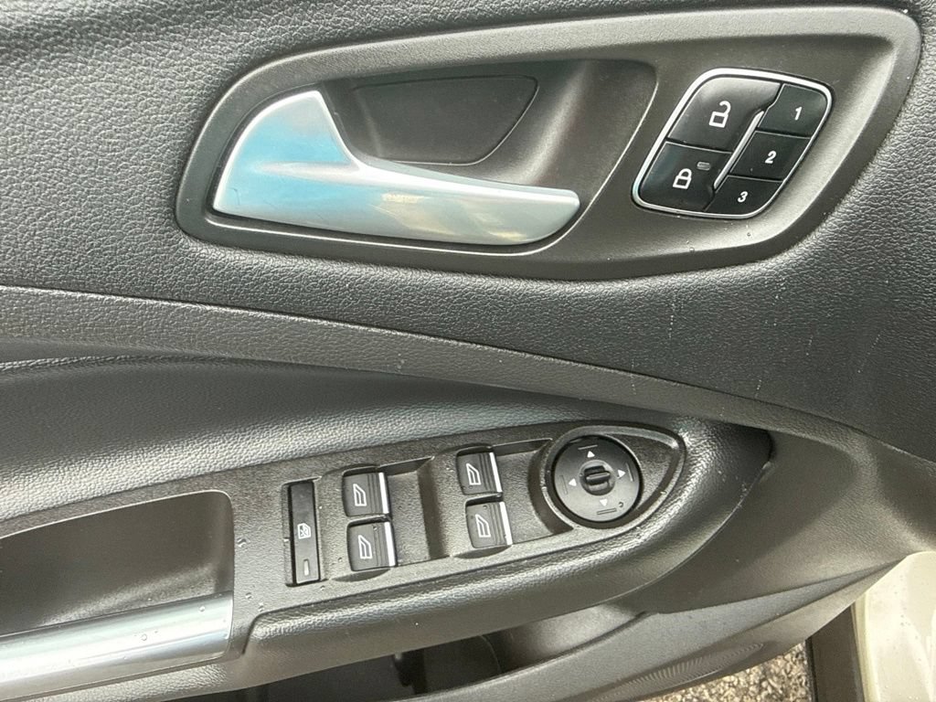 Used 2017 Ford Escape Titanium AWD/4WD image 17