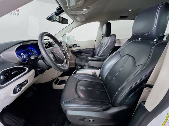 Used 2022 Chrysler Pacifica Touring-L image 10