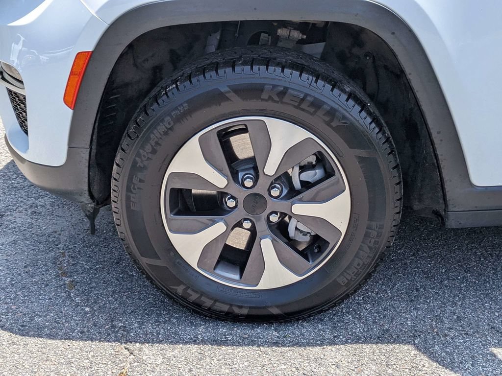 Used 2023 Jeep Grand Cherokee 4WD 4xe image 11