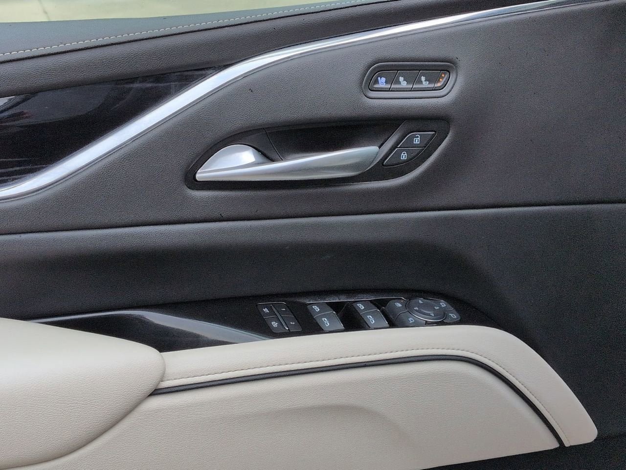 Used 2024 Cadillac Escalade Sport RWD image 9