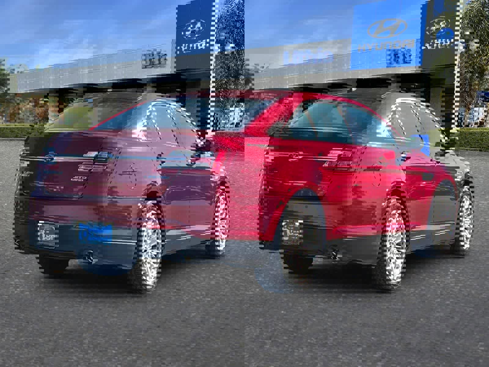 Used 2018 Ford Taurus Limited FWD image 3