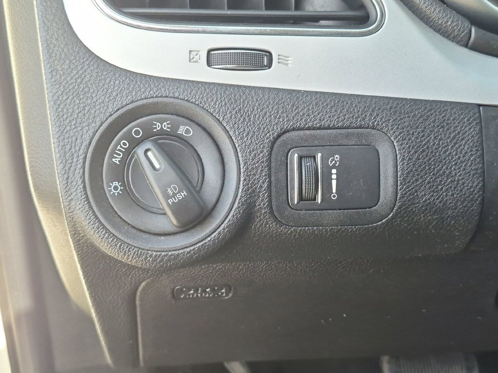 Used 2019 Dodge Journey SE w/ Connectivity Group FWD image 19