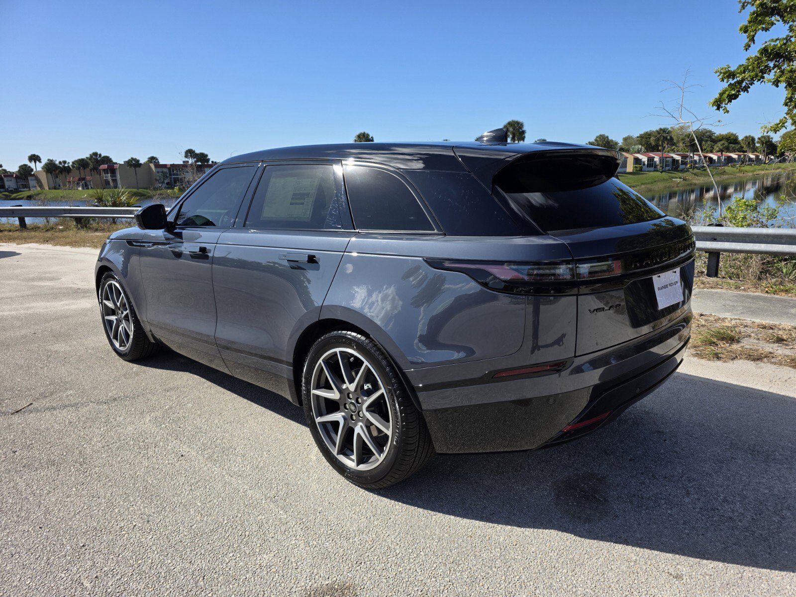 New 2026 Land Rover Range Rover Velar Dynamic SE image 2