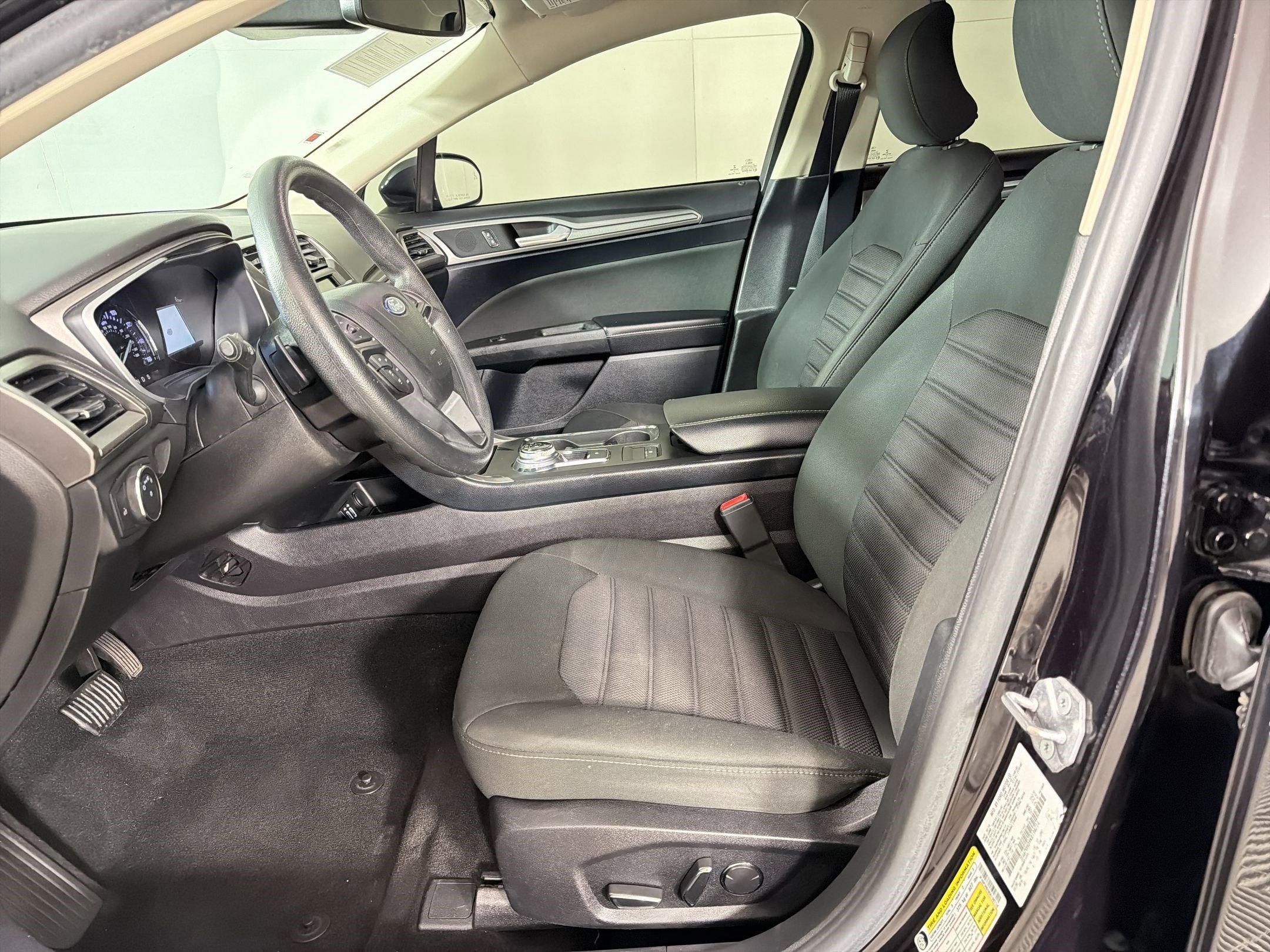 Used 2019 Ford Fusion SE image 5