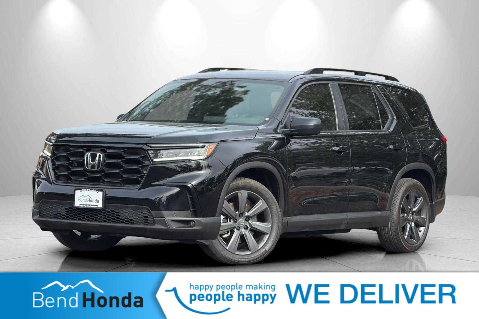 Used 2025 Honda Pilot Sport image 1