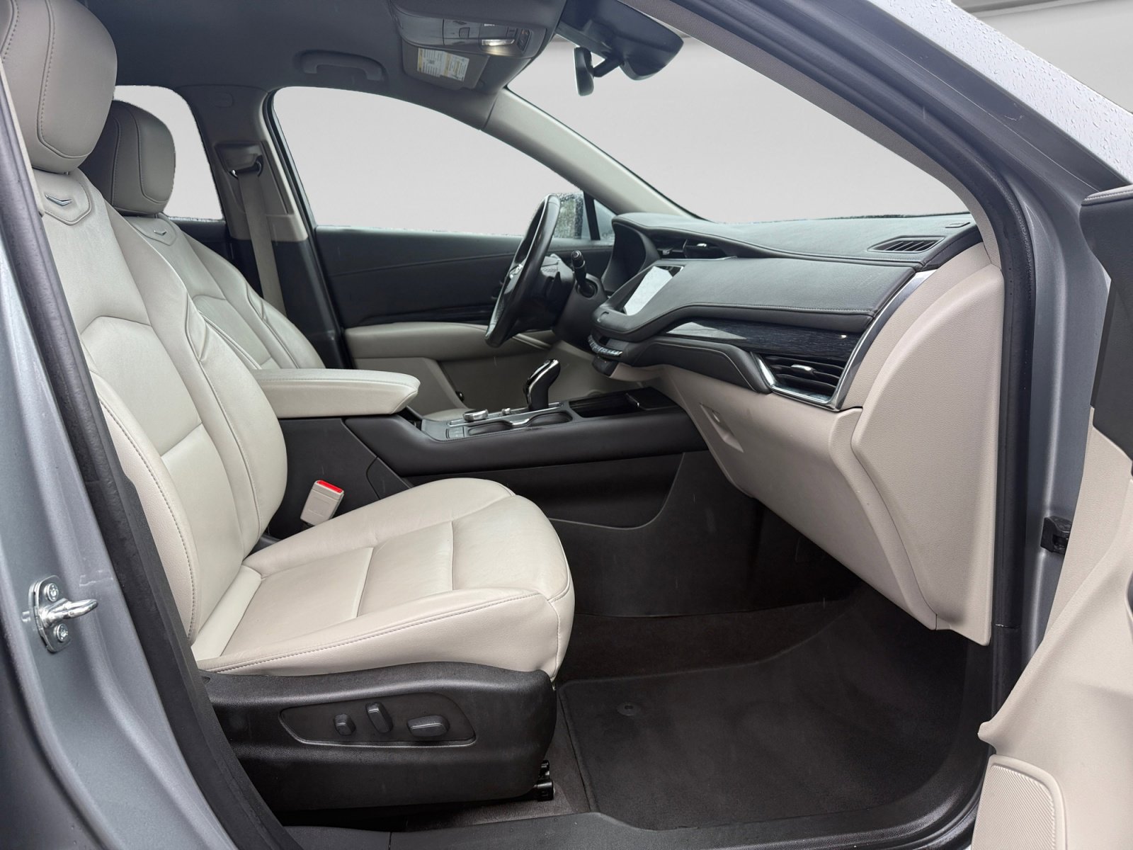 Used 2023 Cadillac XT4 Premium Luxury image 17