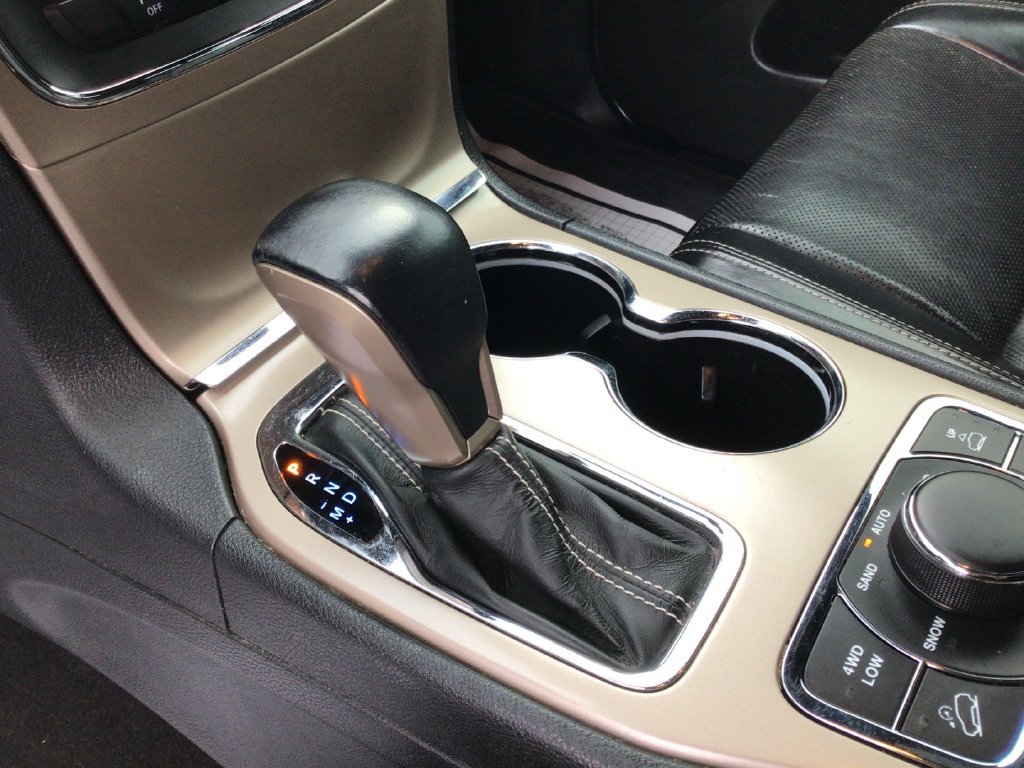Used 2017 Jeep Grand Cherokee Overland AWD/4WD image 25