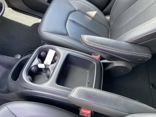 Used 2025 Chrysler Pacifica Select FWD image 24