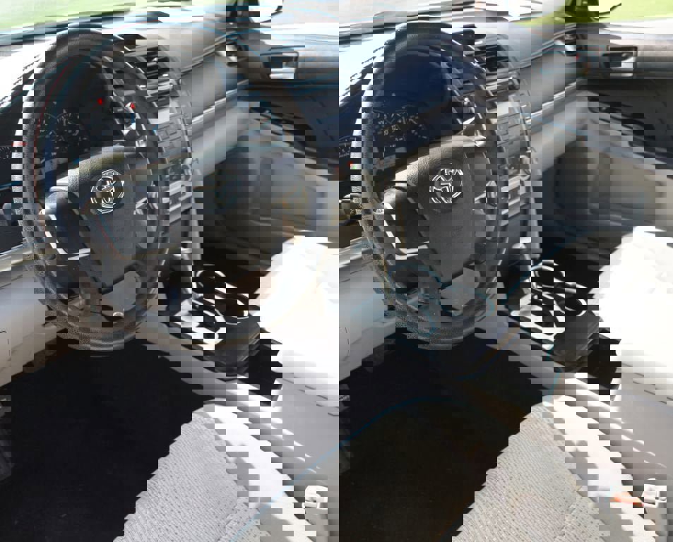 Used 2012 Toyota Camry L FWD image 9