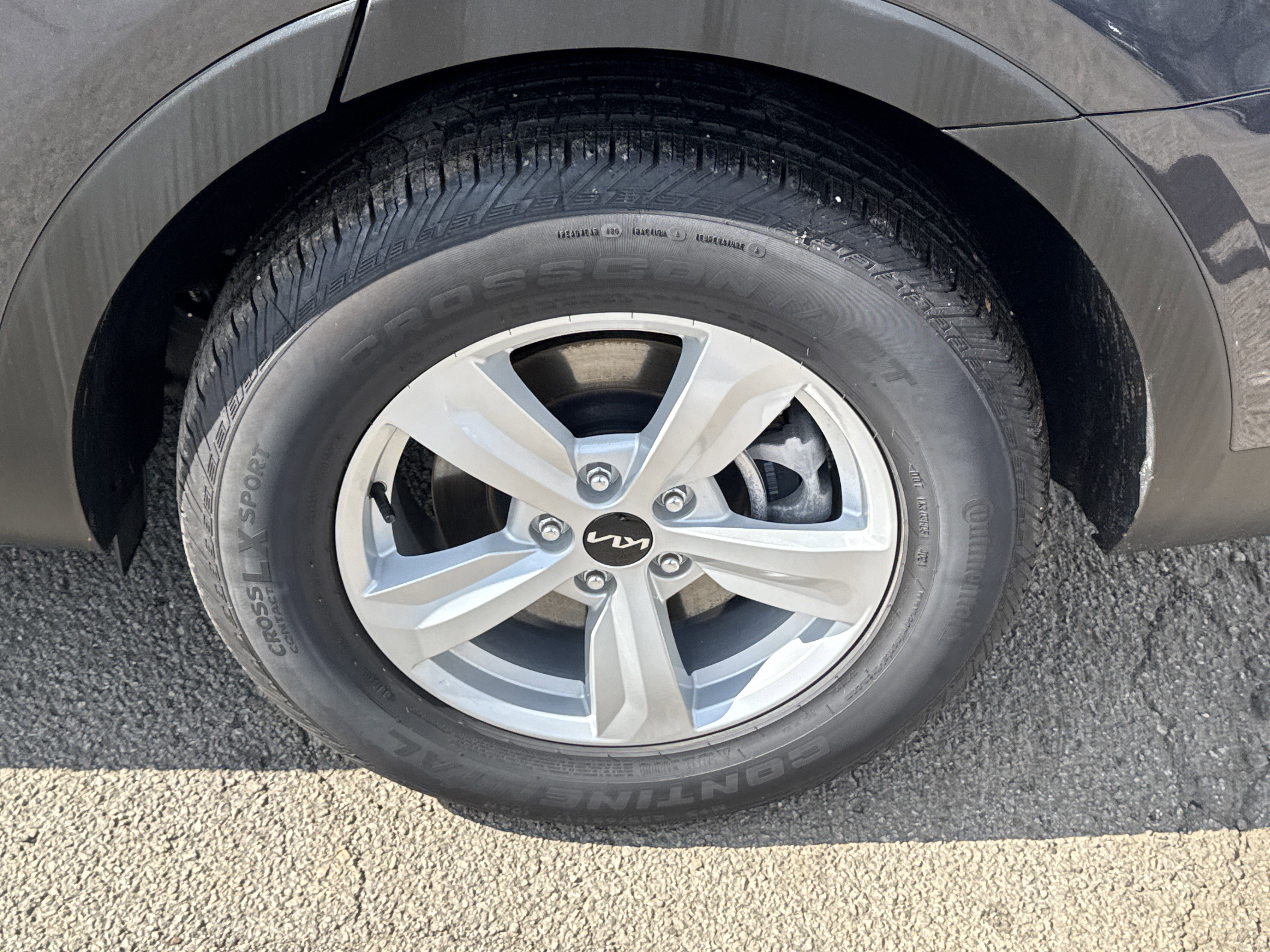 Certified 2025 Kia Sorento LX image 18