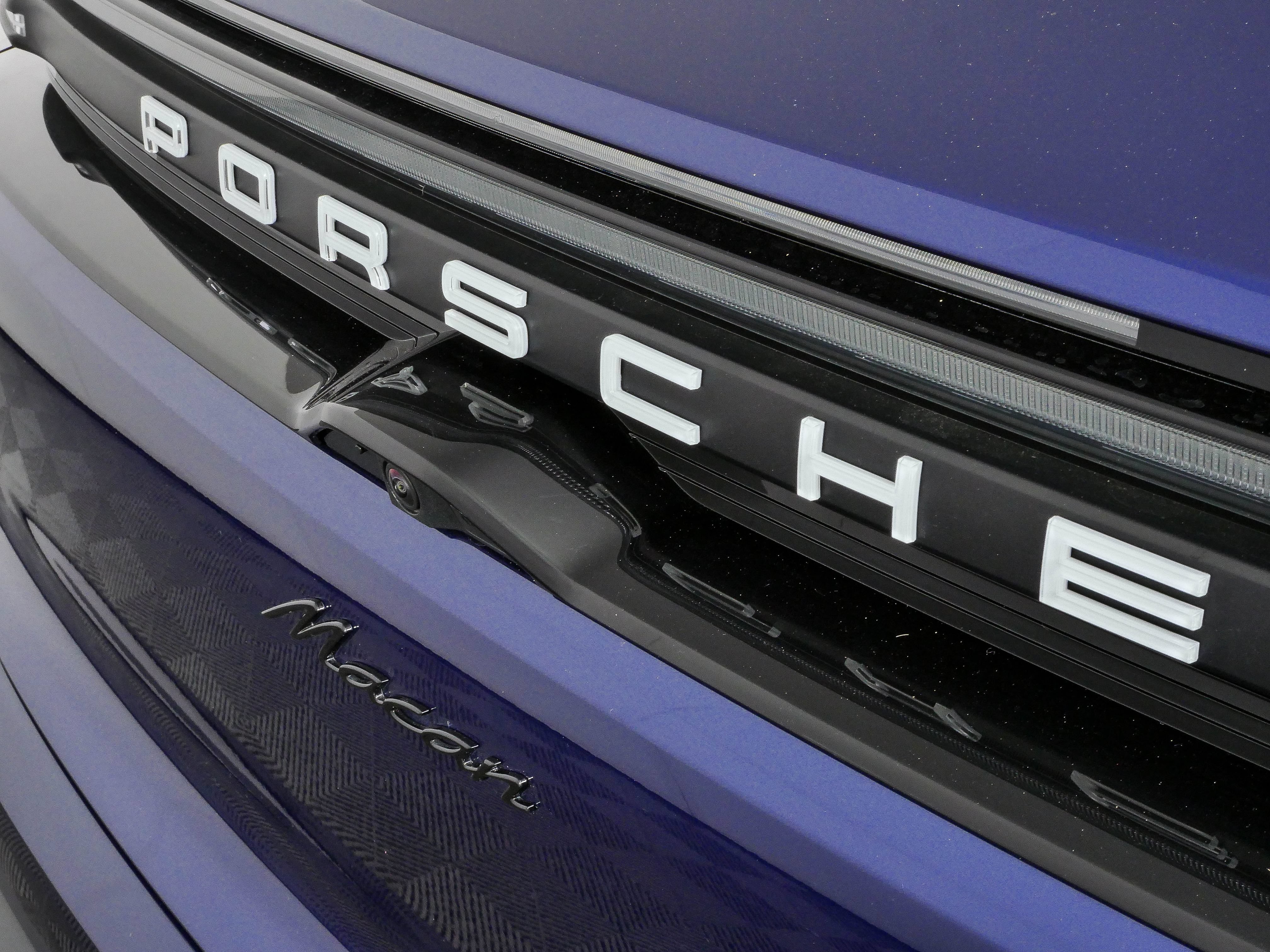 Certified 2025 Porsche Macan Electric RWD image 38