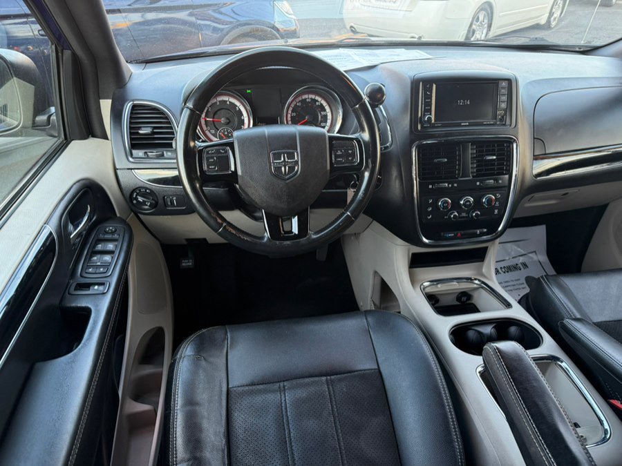 Used 2020 Dodge Grand Caravan SXT image 12