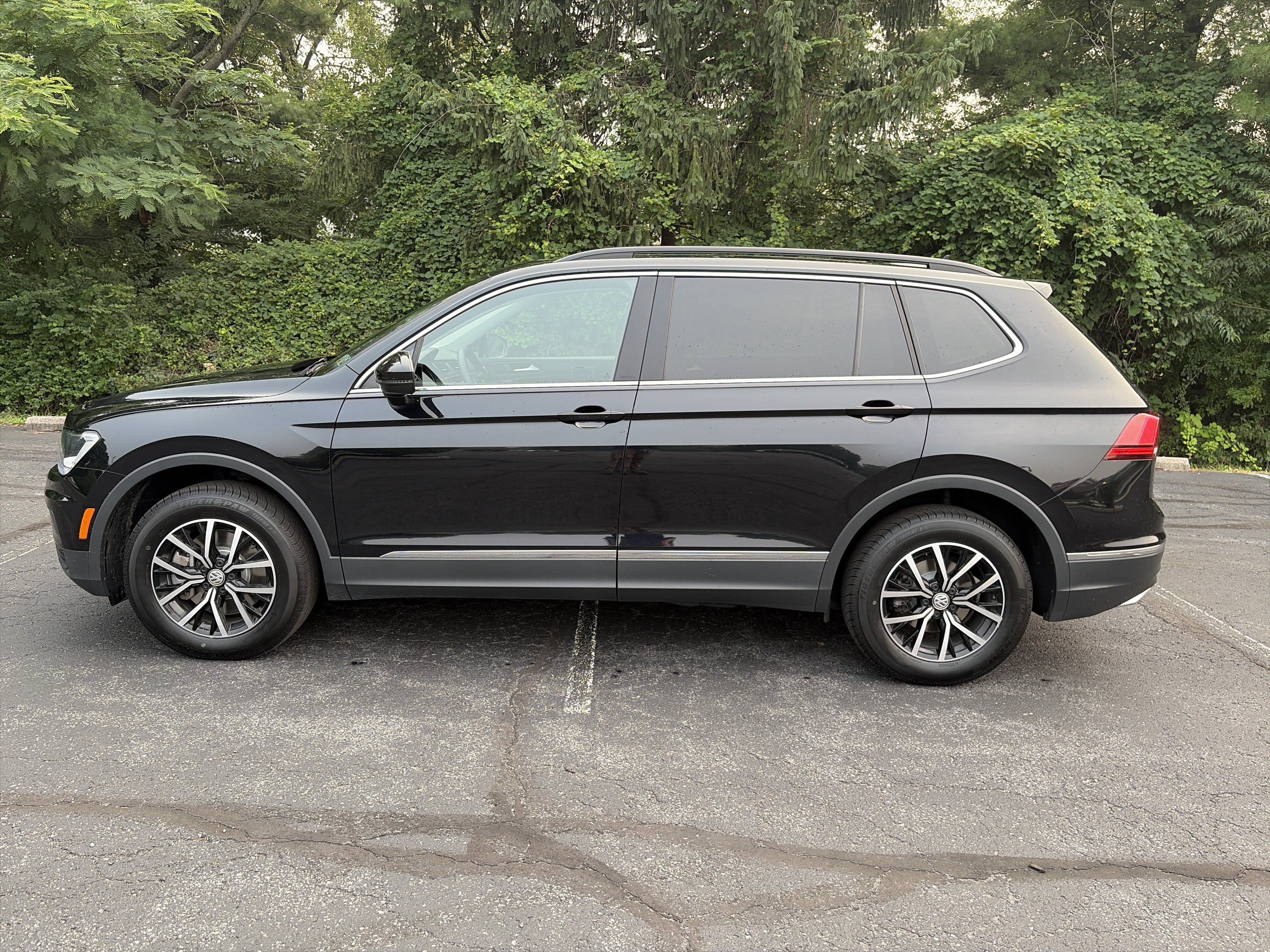 Used 2021 Volkswagen Tiguan SE w/ Panoramic Sunroof Package AWD/4WD image 8