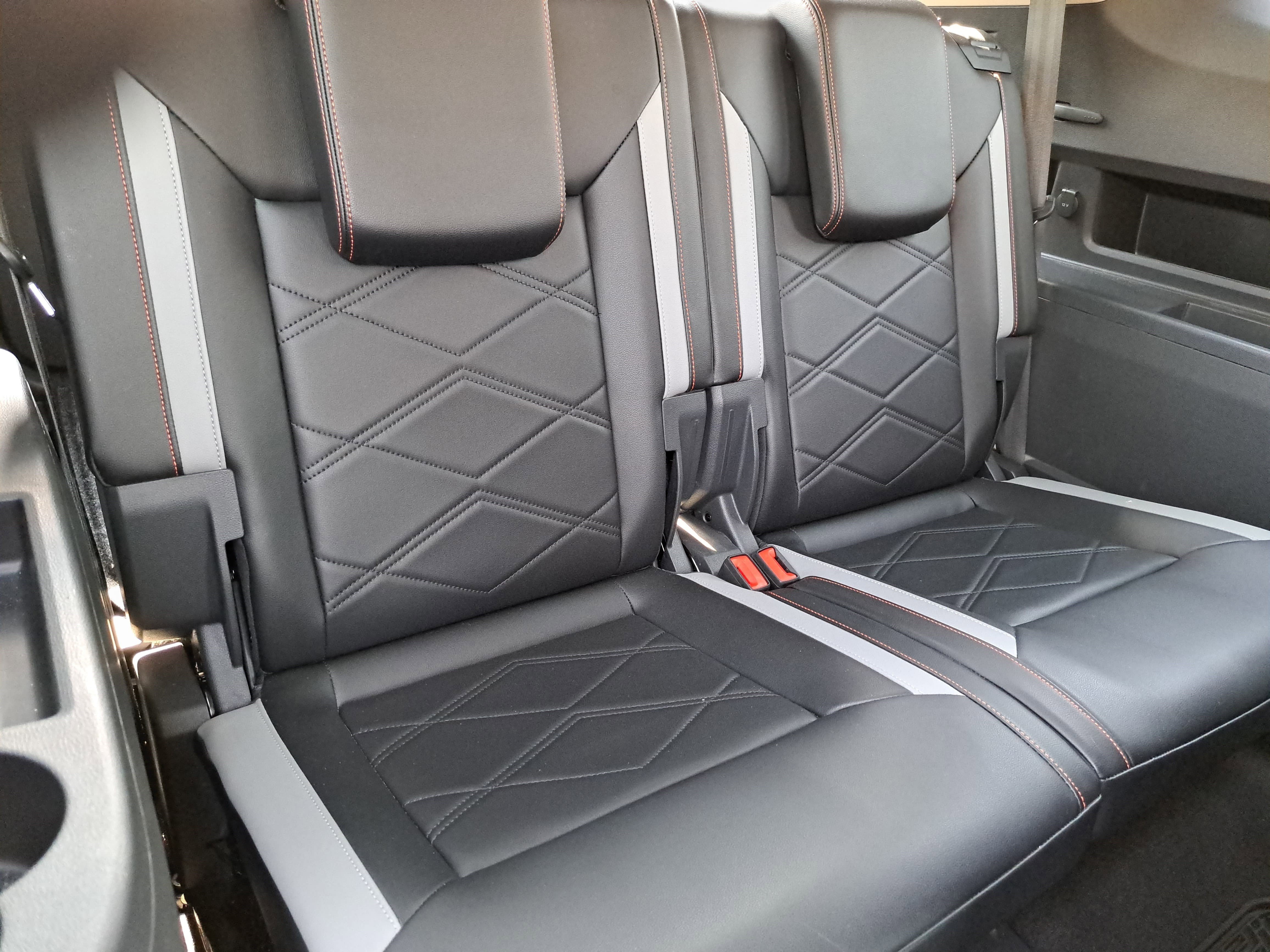 Used 2024 Volkswagen Atlas Peak Edition SE image 12