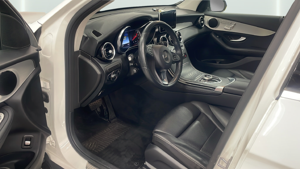 Used 2019 Mercedes-Benz GLC 300 4MATIC image 25