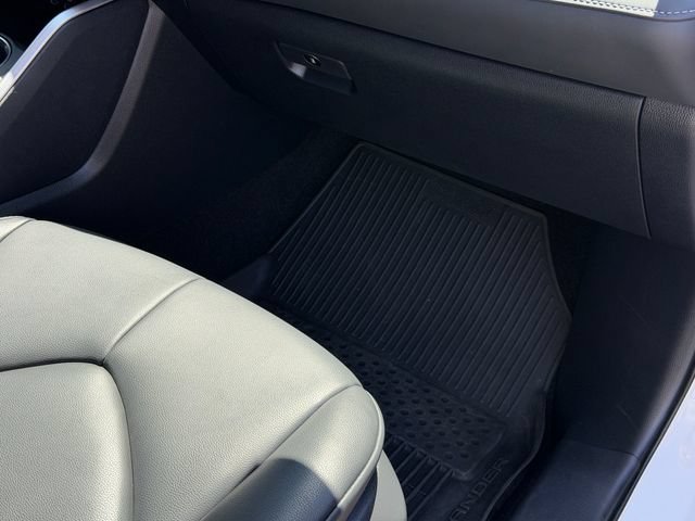Used 2023 Toyota Highlander XLE FWD image 22
