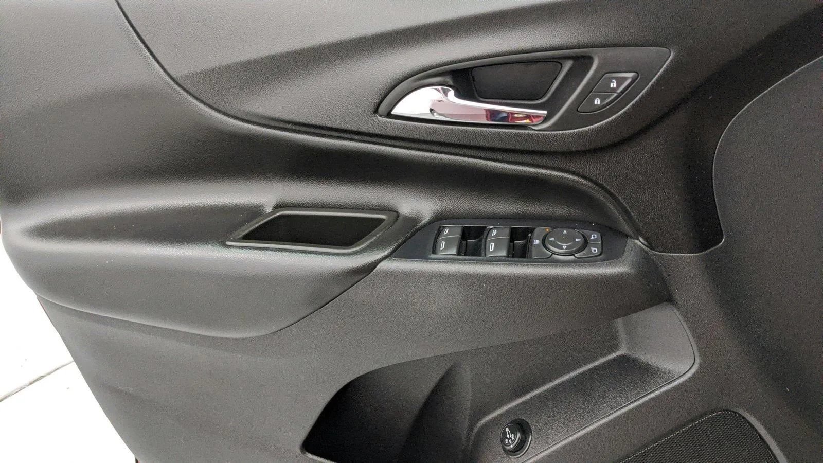 Used 2020 Chevrolet Equinox LT FWD image 45