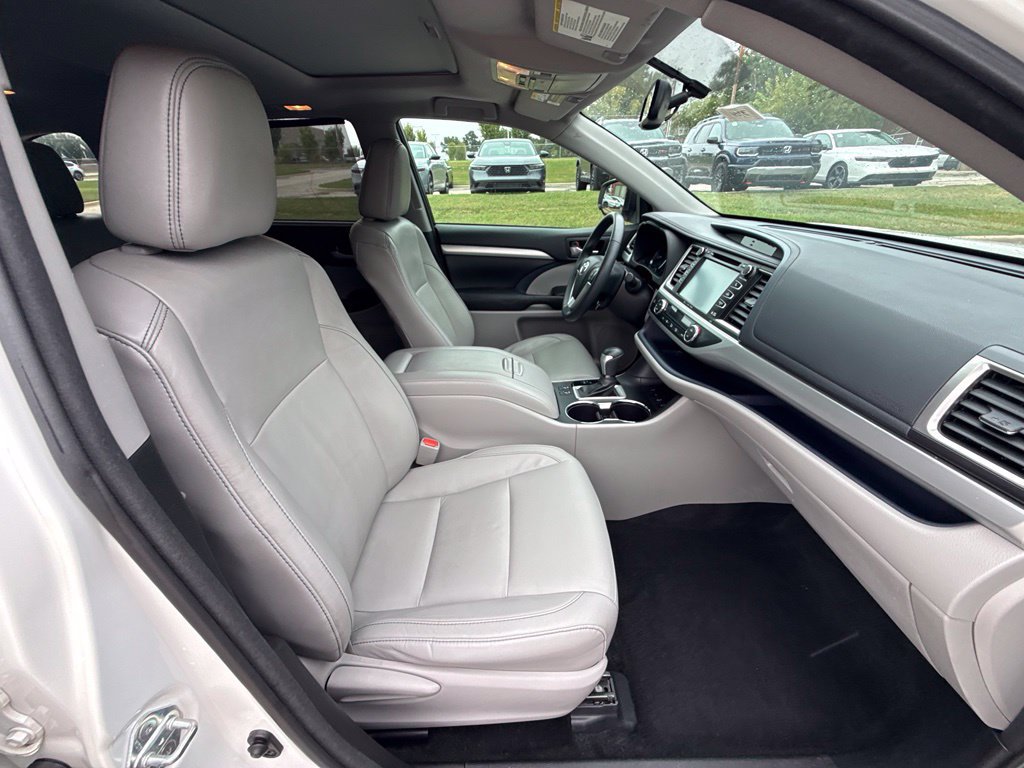 Used 2016 Toyota Highlander XLE AWD/4WD image 42