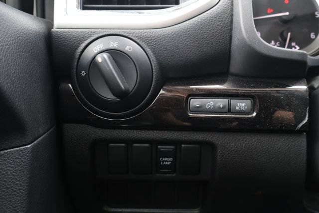 Used 2018 Nissan Titan SV AWD/4WD image 13