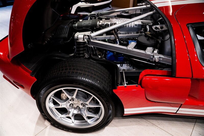 Used 2005 Ford GT RWD image 24