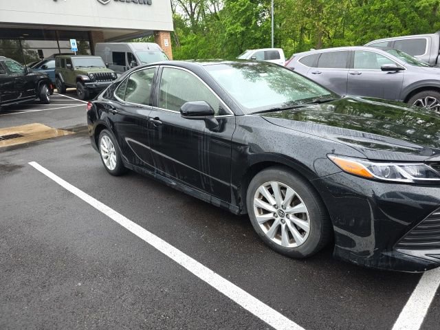 Used 2018 Toyota Camry LE FWD image 6