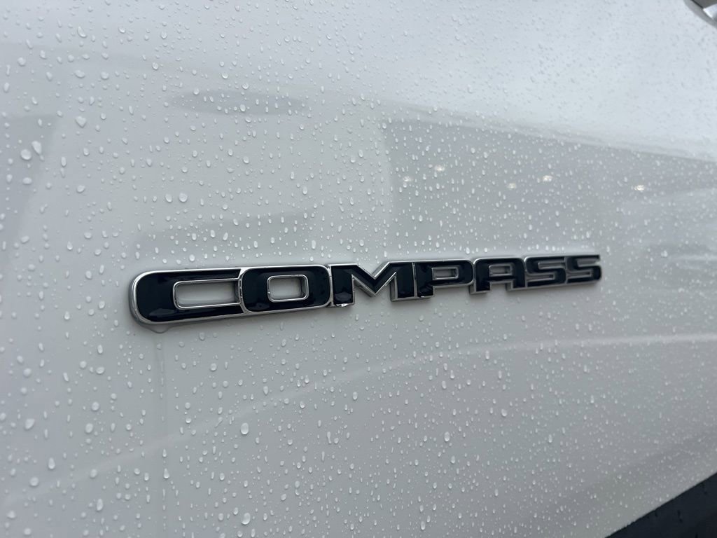 Used 2025 Jeep Compass Limited image 8