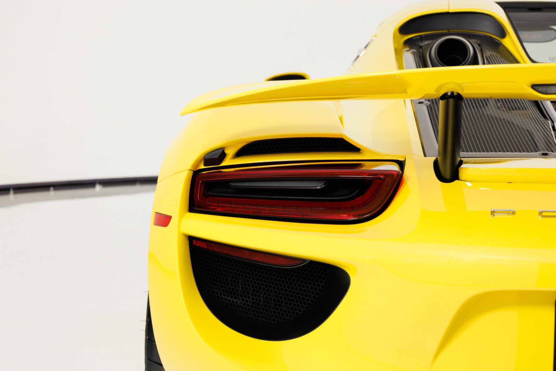 Used 2015 Porsche 918 Spyder AWD/4WD image 79