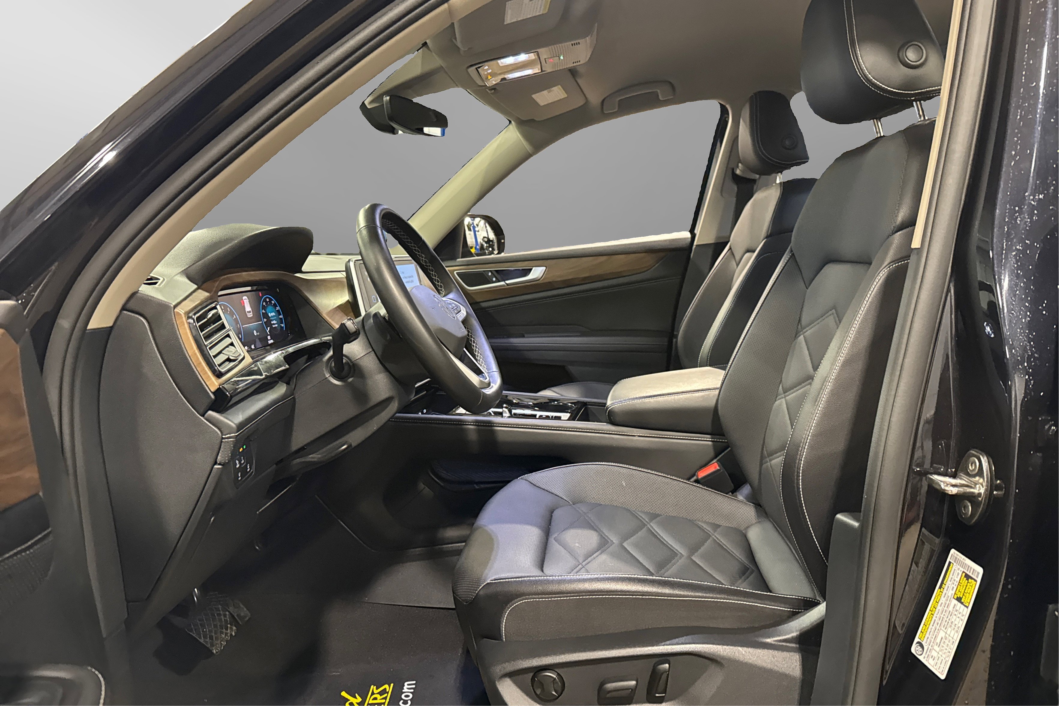 Used 2025 Volkswagen Atlas SE image 18