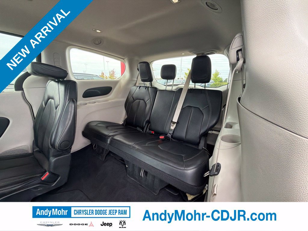 Used 2024 Chrysler Pacifica Touring-L FWD image 19
