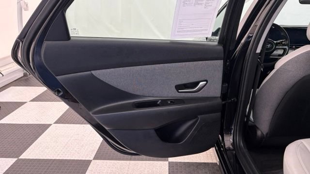 Used 2025 Hyundai Elantra Limited FWD image 17