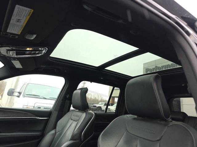 Used 2022 Jeep Grand Cherokee Overland w/ Advanced Protech Group III image 14