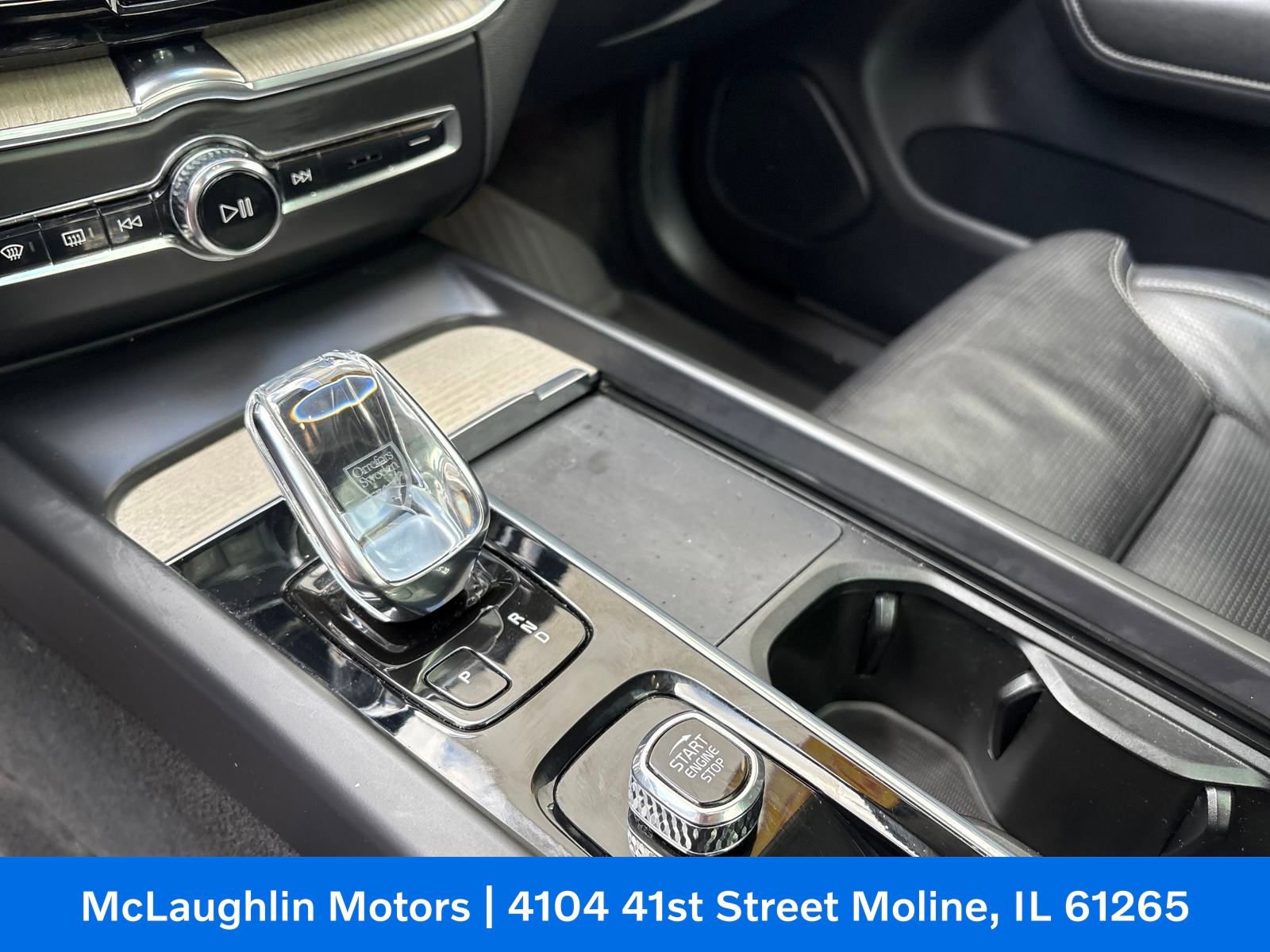 Certified 2022 Volvo XC60 B5 Inscription w/ Climate Package image 28