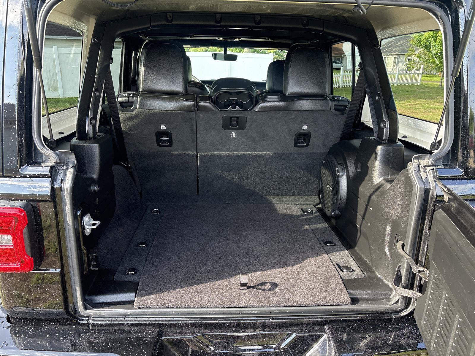 Used 2023 Jeep Wrangler Unlimited Sahara AWD/4WD image 11