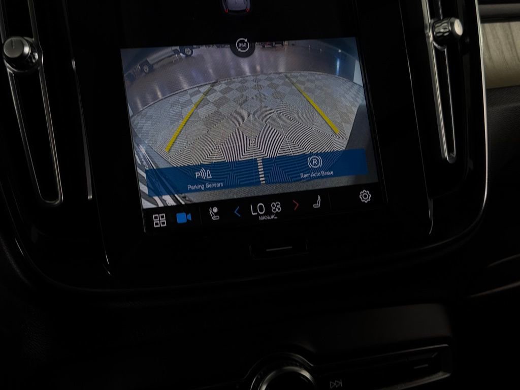 Used 2023 Volvo XC40 B5 Plus w/ Climate Package image 21