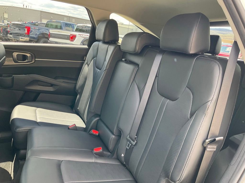 Used 2025 Kia Sorento S AWD/4WD image 13