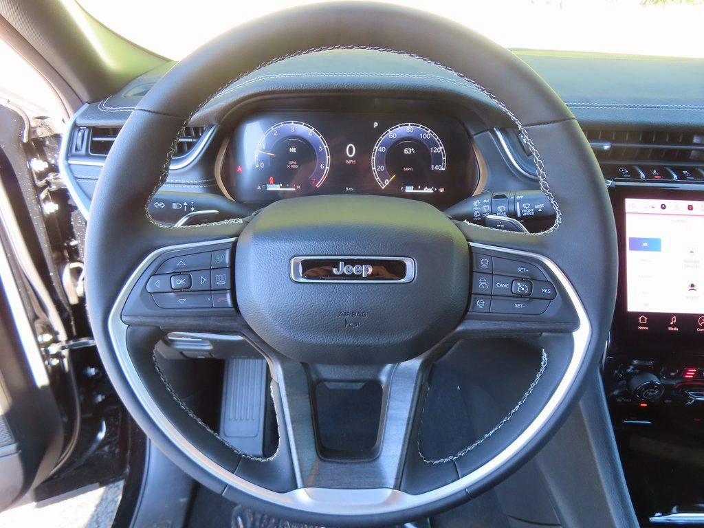 New 2025 Jeep Grand Cherokee Limited w/ Luxury Tech Group II image 4