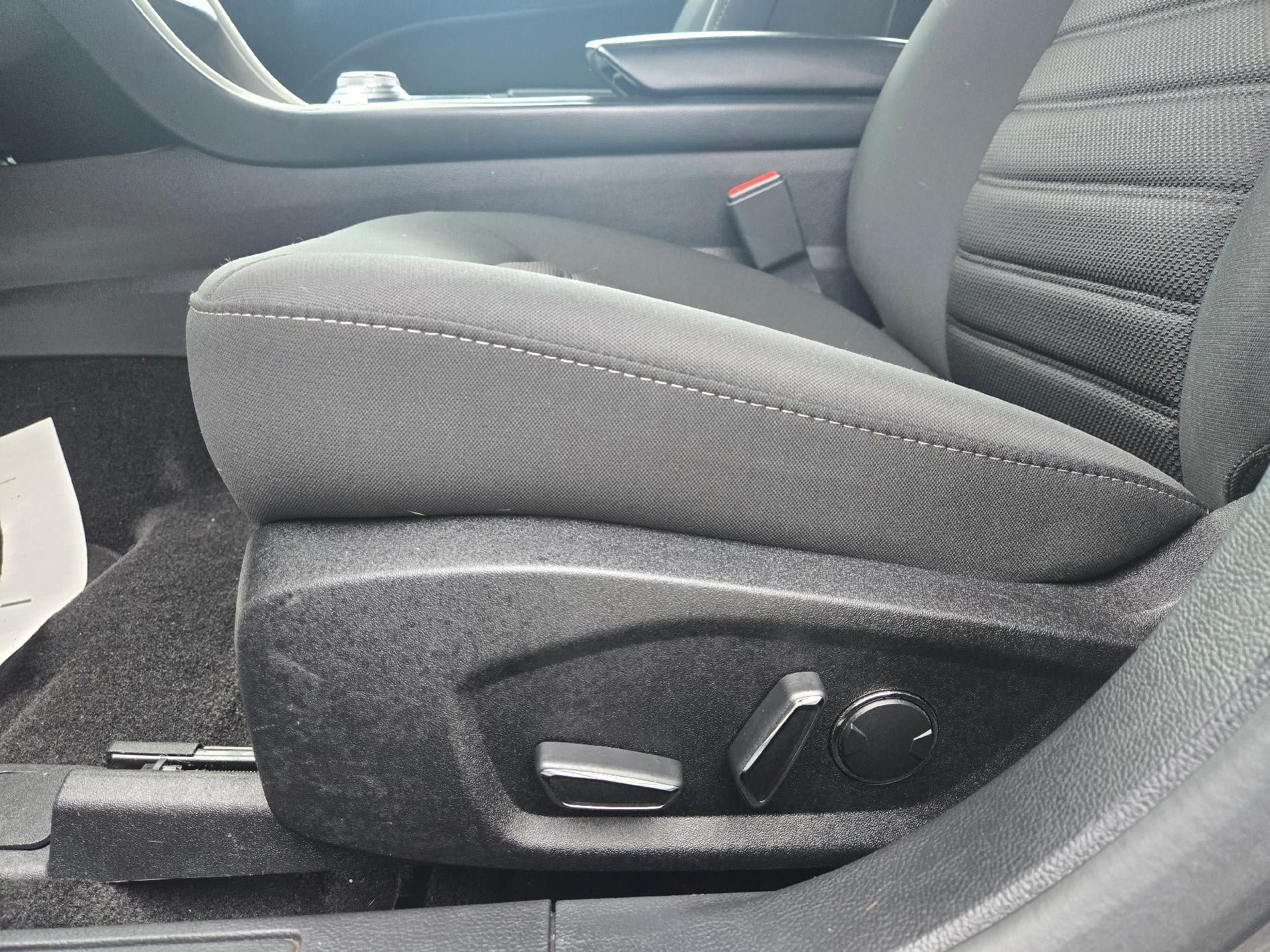 Used 2018 Ford Fusion SE FWD image 12