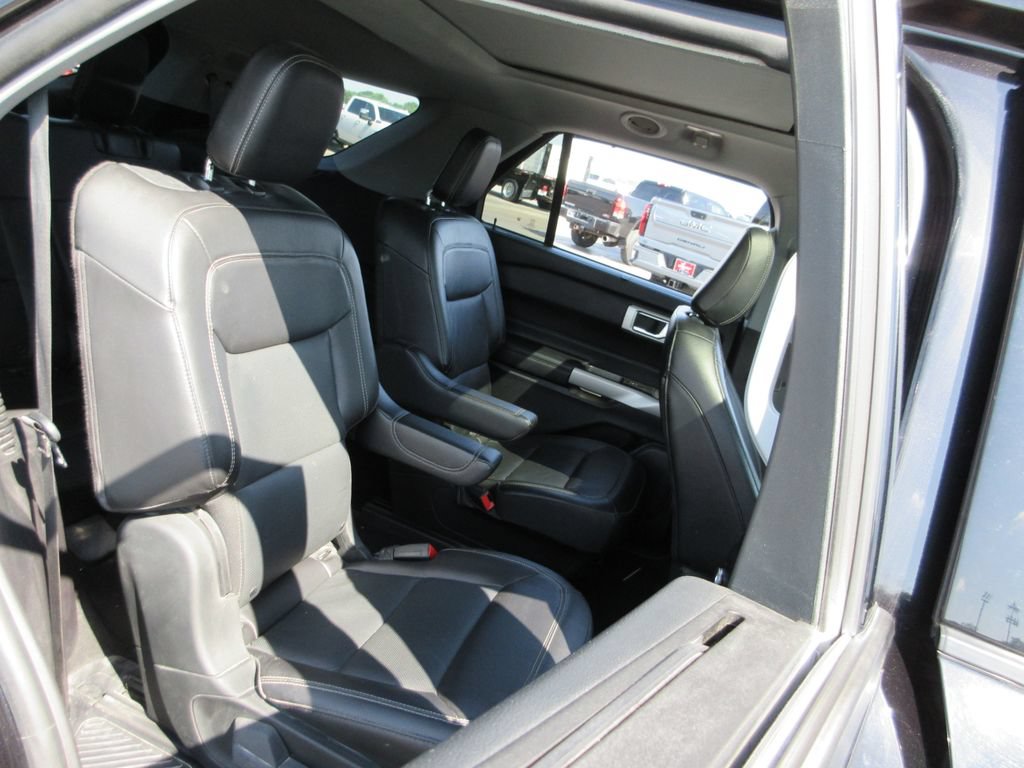 Used 2022 Ford Explorer Limited w/ Equipment Group 301A AWD/4WD image 25