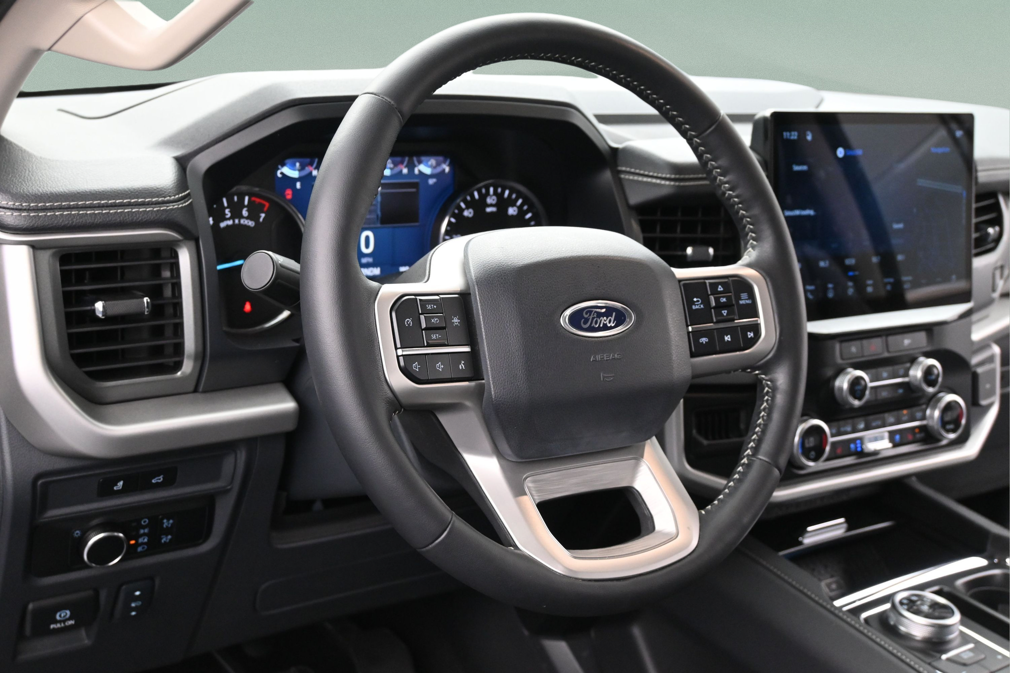 Used 2024 Ford Expedition XLT RWD image 13