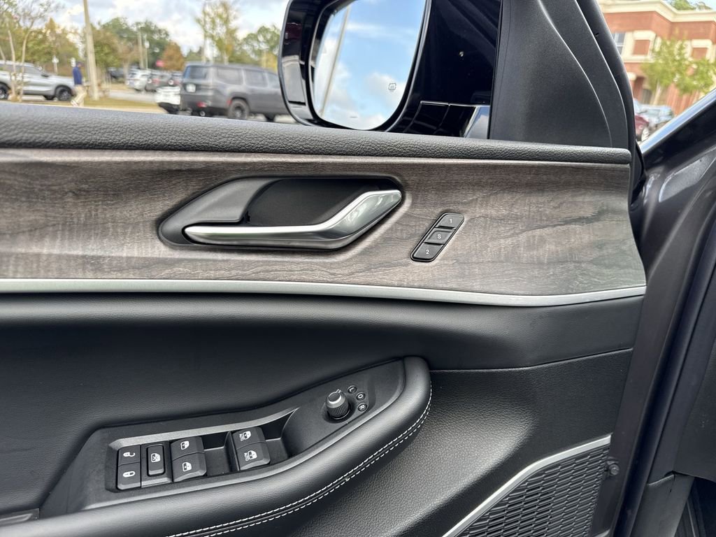 New 2025 Jeep Grand Cherokee L Limited w/ Black Appearance Package image 12