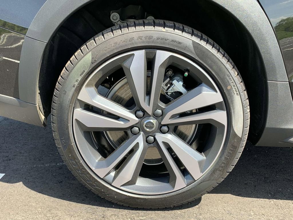 New 2025 Volvo V60 B5 Cross Country Plus w/ Protection Package Premier image 24